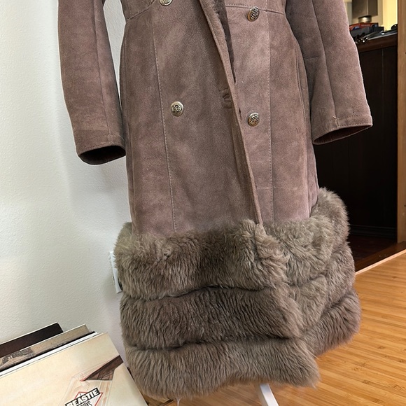 Beautiful Vintage Mauve Shearling Coat with Fur Trim - Picture 4 of 7